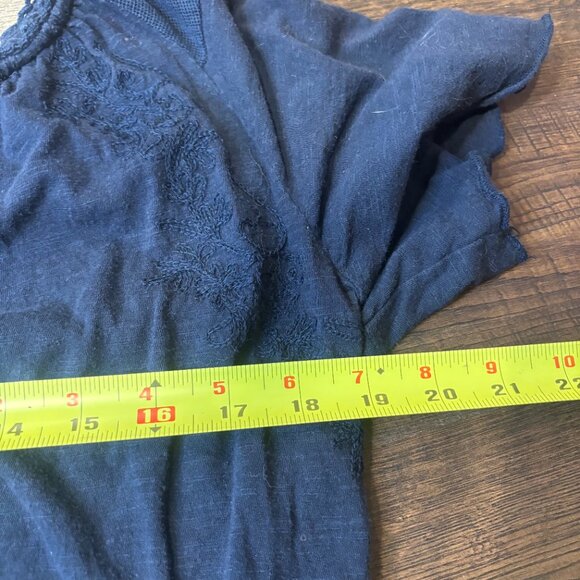 Forever 21 Navy Blue Flowy Shirt Size Small Embroidered Flowers Boho - Picture 7 of 9